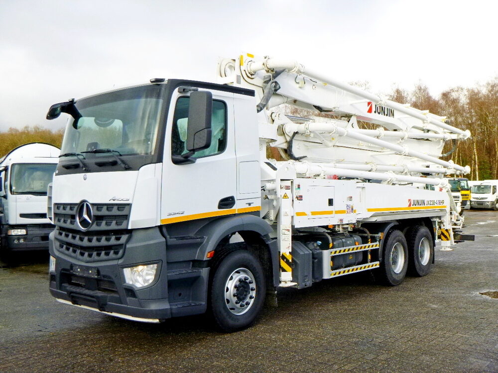 Автобетононасос MERCEDES ACTROS — 32 м
