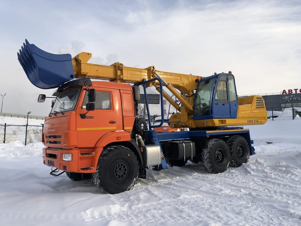Экскаватор колесный КАМАЗ УДС-114